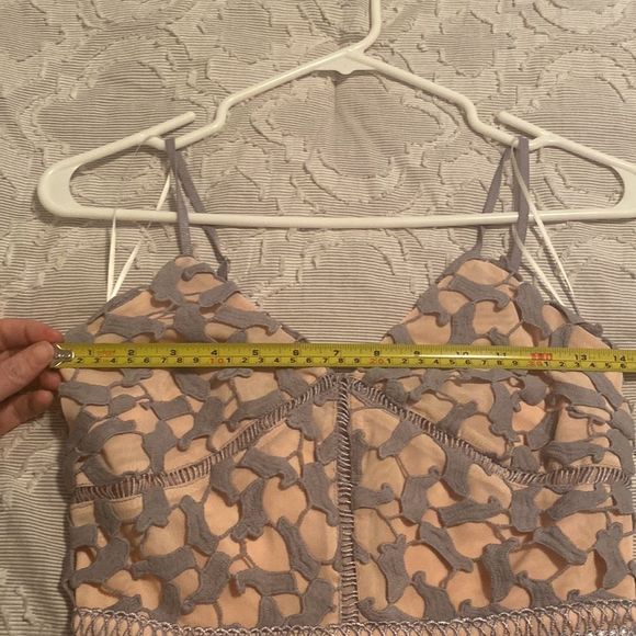 EUC. Elliatt "Tingle" Periwinkle lace dress with nude underlay - XS - Picture 13 of 13